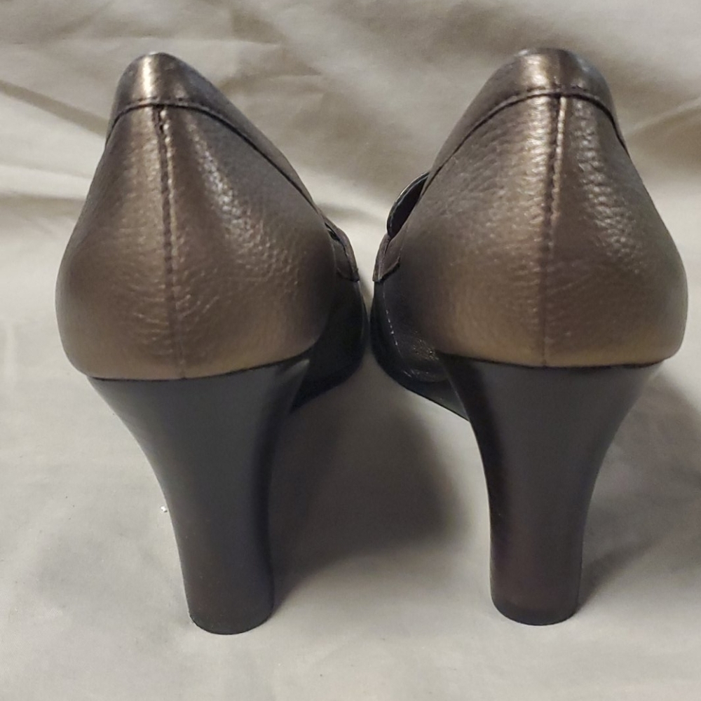 Michelle D Wedges - Picture 6 of 8